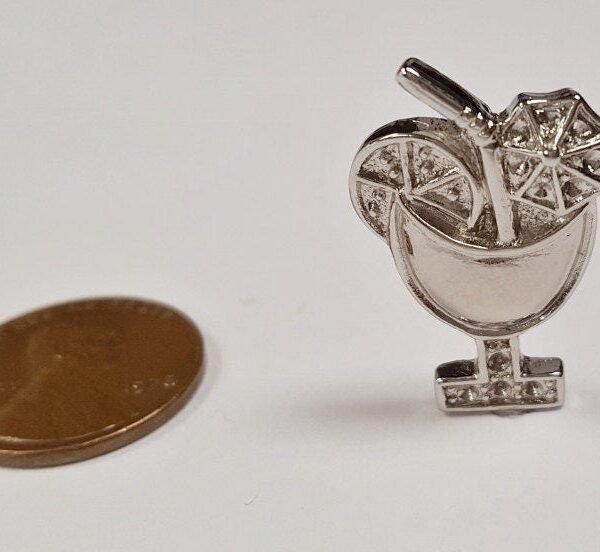 1 Silver Tropical Drink Cocktail 25x17mm. Unset Rhinestone Setting Finding E244