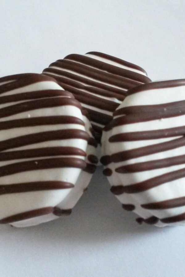 12 White Chocolate Covered Oreo Cookies With Milk Drizzle