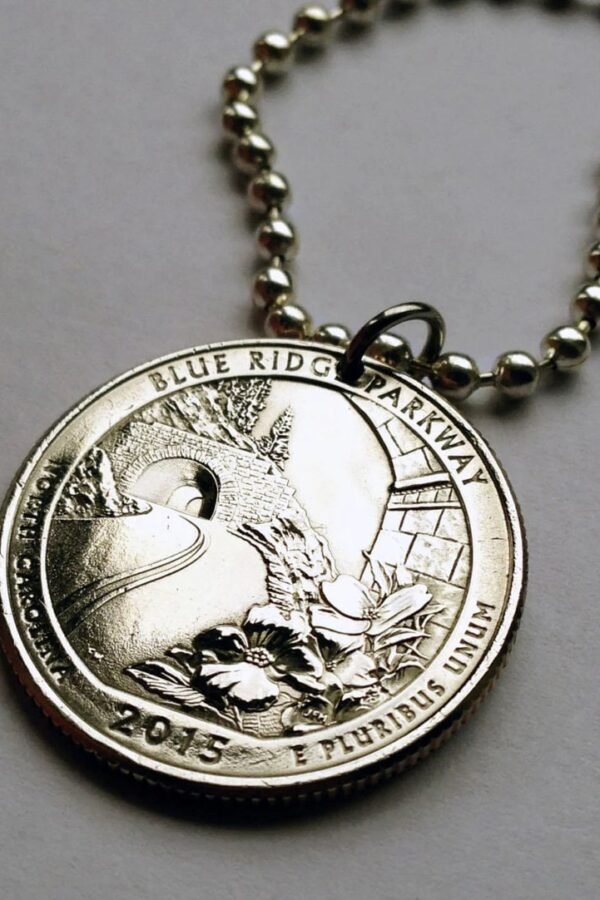2015 USA Quarter Coin Pendant Blue Ridge Parkway Highway Tunnel Dogwood Flower North Carolina All-American Road Appalachia Route 441 N001122