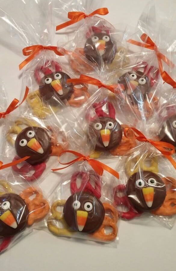 Chocolate Covered Oreo & Pretzel Turkeys For Thanksgiving