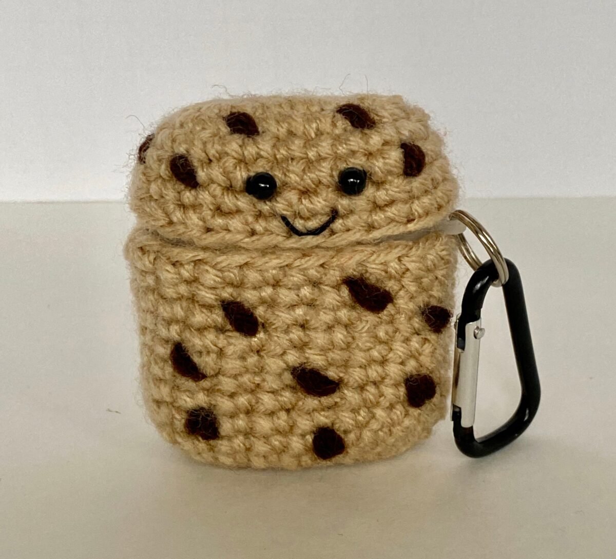 Crochet Chocolate Chip Cookie Airpod Case, Knitted Keychain, Handmade, Kawaii, Generation 1 & 2