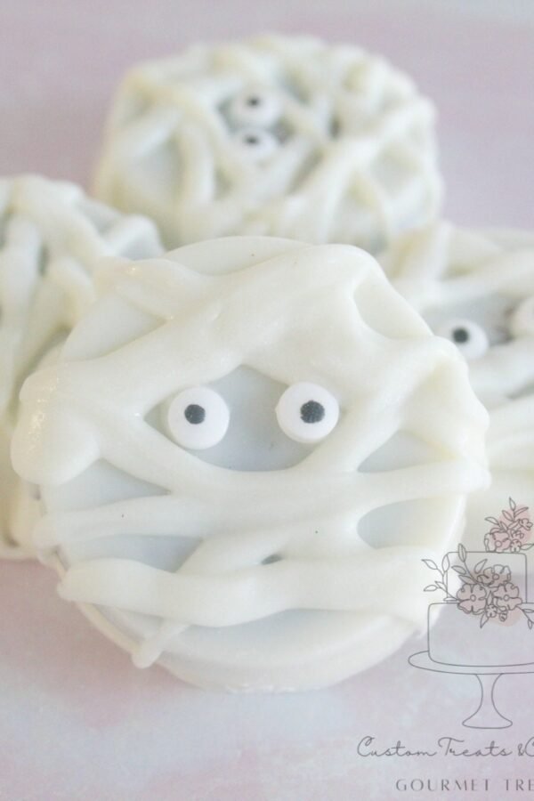 Dozen Halloween Mummy Oreos