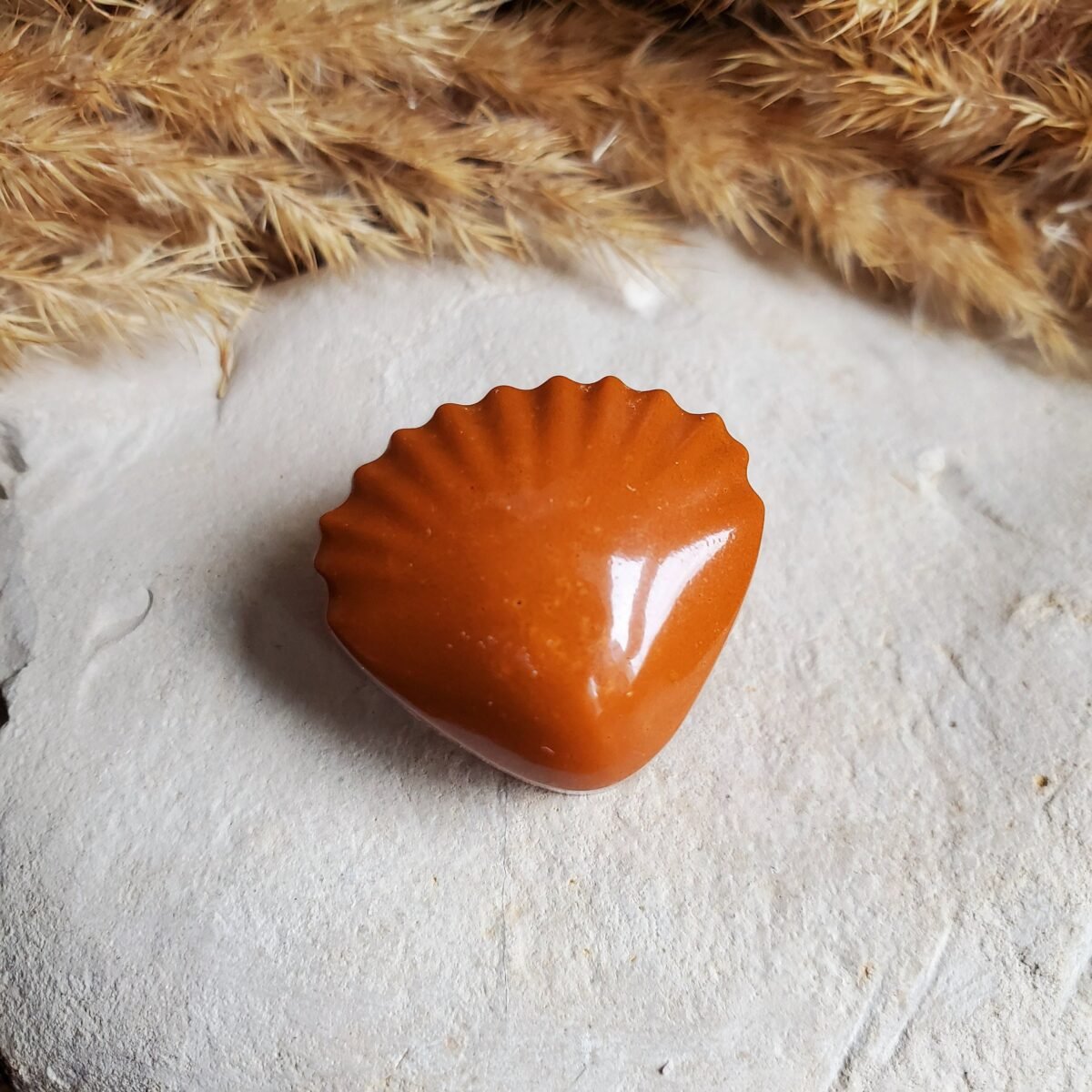 Dulcey Chocolate Shell Magnet in Resin - A Trompe-L'oeil Treat, Ideal For Decorating The Fridge Or As Gift