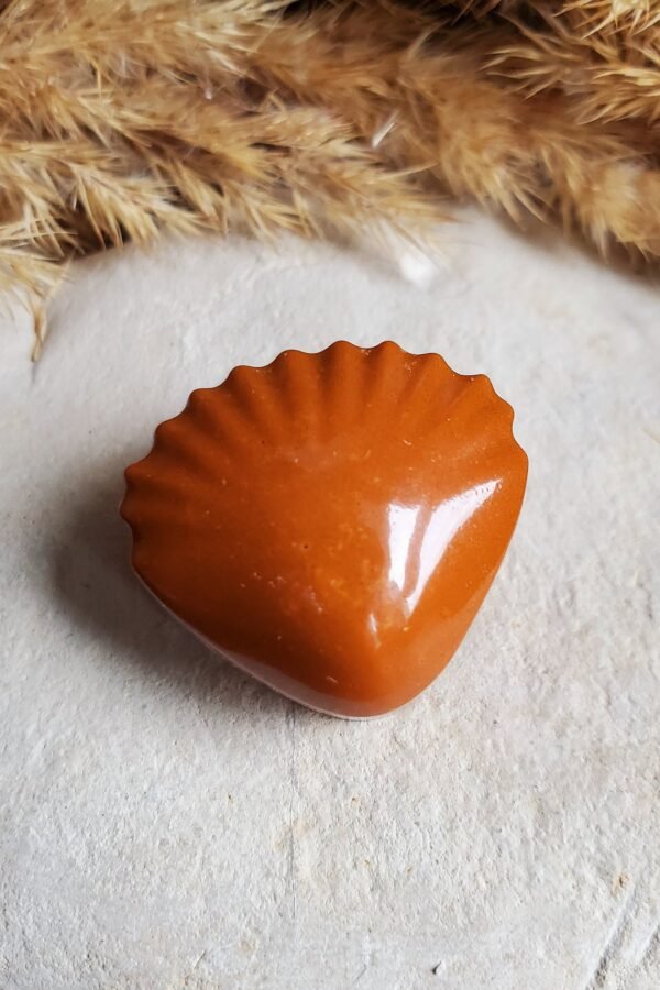 Dulcey Chocolate Shell Magnet in Resin - A Trompe-L'oeil Treat, Ideal For Decorating The Fridge Or As Gift