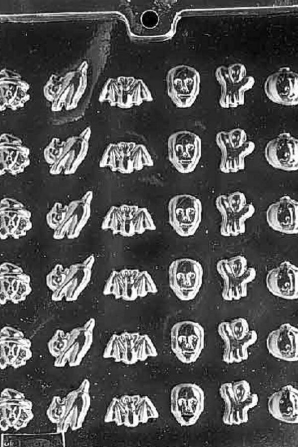 H044 Halloween Decorations Candy Mold