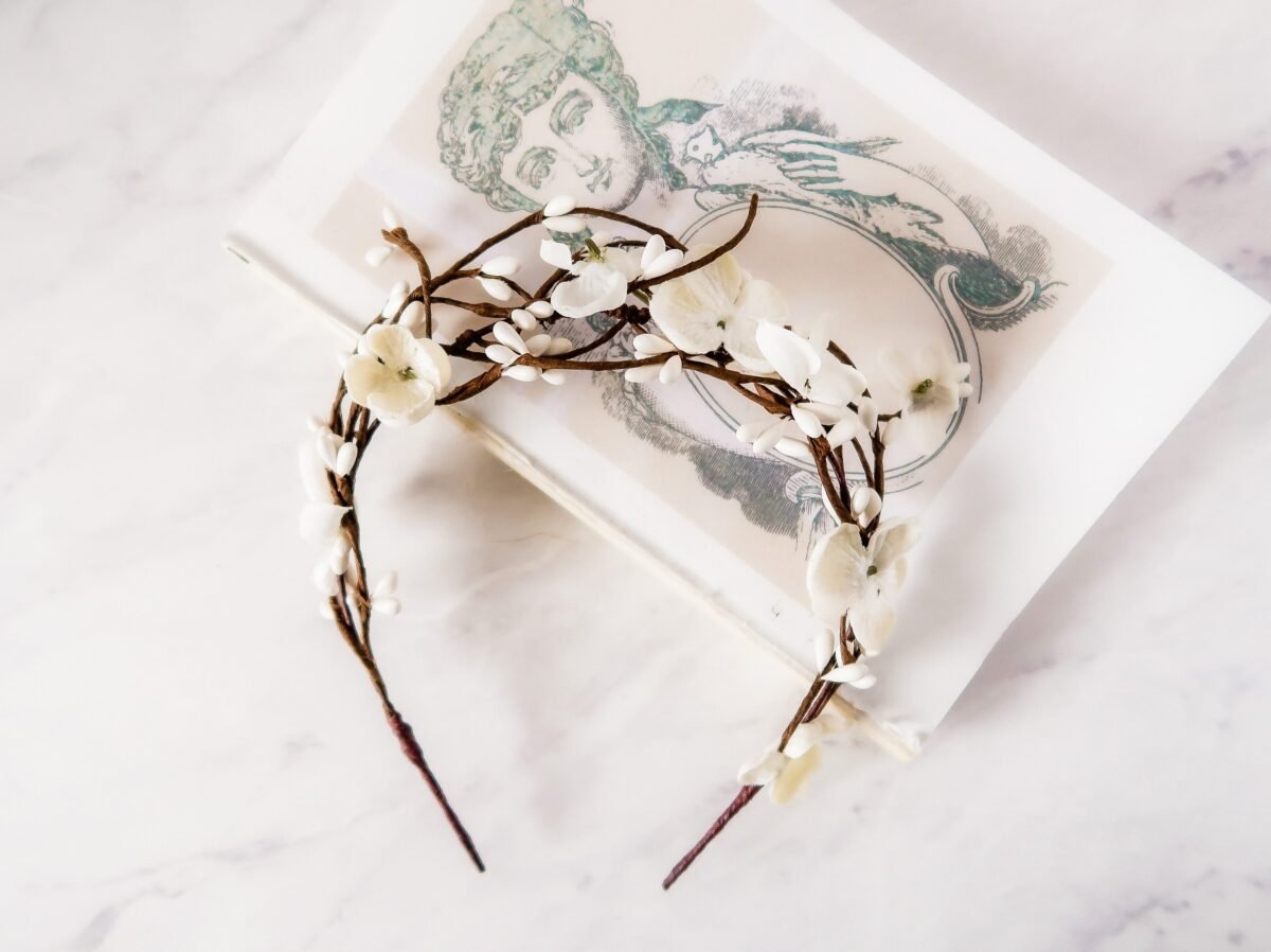 White Bridal Floral Crown, Rustic Twig Headpiece, Branch Headband, Woodland Boho Hydrangea Flower Hair Accessory, Vine Tiara