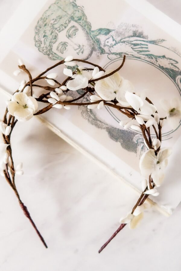 White Bridal Floral Crown, Rustic Twig Headpiece, Branch Headband, Woodland Boho Hydrangea Flower Hair Accessory, Vine Tiara