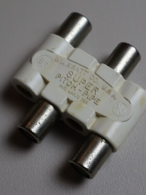 Wm. Kratt Co. SN-3 Violin Pitch Pipe White